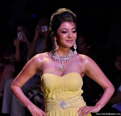 Kajal Aggarwal glamorous pose