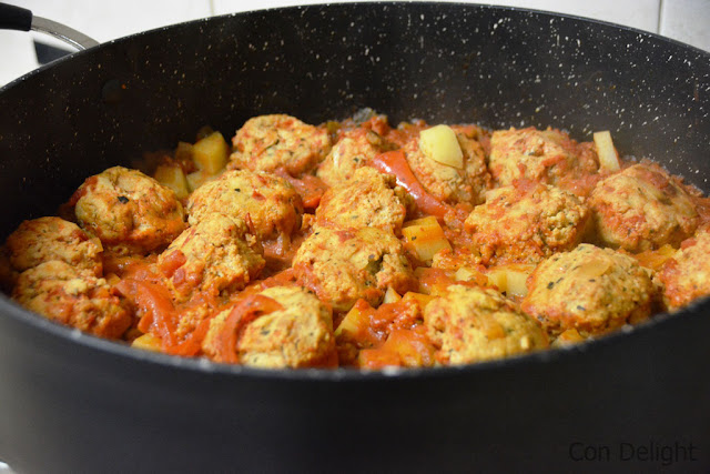 סיר קציצות דג ותפוחי אדמה potato, pepper and fish casserole