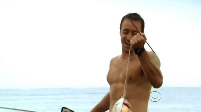 Alex O'Loughlin Shirtless on Hawaii Five-0 s1e11