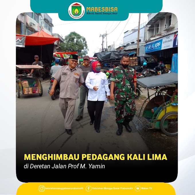 Sekretaris Lurah Mangga Besar Ida Laini, S.E di dampingi Babinsa dan Ketua RW 01 menghimbau kepada pedagang kaki lima disepanjang Jalan Jl. Prof. M. Yamin agar tidak berdagang di tepi jalan.