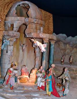 Fotografía de uno de los nacimientos, donde están representandos los Reyes Magos, la Virgen María, San José y el niño recién nacido.