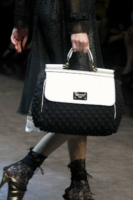 Street Style | La ''Sicily Bag'' di Dolce & Gabbana Spring 2010
