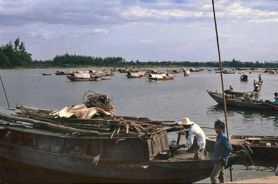 Hội An mộc mạc, bình dị trong ảnh chụp film thập niên 1990