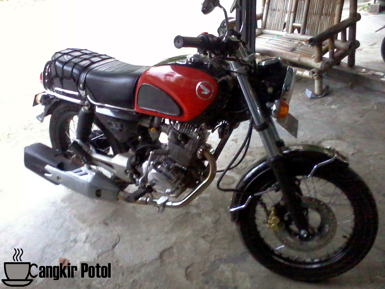 Modifikasi Honda Dream 305 Cangkir Potol