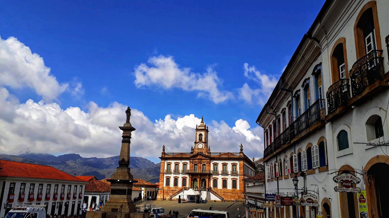 Praça Tiradentes em Ouro Preto com o Museu da Inconfidência ao fundo
