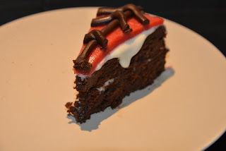 Gâteau d'anniversaire Spiderman facile fraise chocolats blanc noir