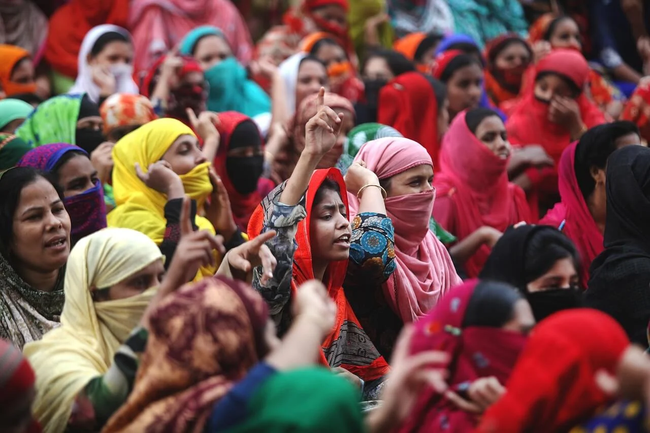 Cuatro fallecidos en Bangladesh tras protestas en el sector textil por mejoras salariales