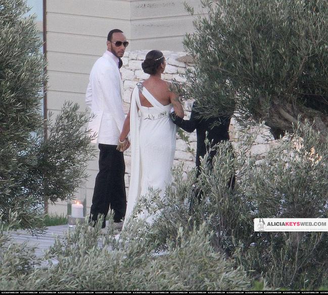 Check out these pics of Alicia Keys and Swizz Beatz at their wedding in