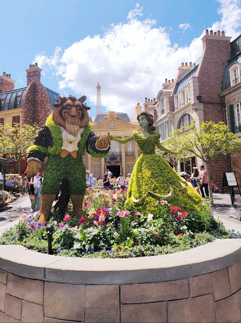 Beauty and the beast topiary