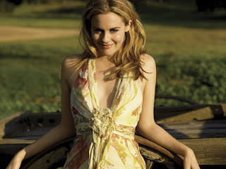 Free wallpapers without watermarks of Alicia Silverstone at Fullwalls.blogspot.com