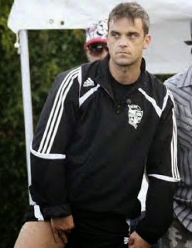 Robbie Williams Searches For Aliens