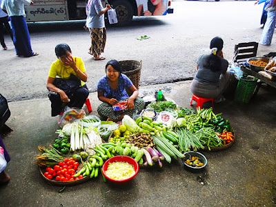 Busy on Anawrahta Street Market