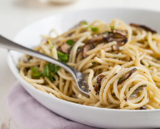 Mushroom and Garlic Spaghetti #vegetarian #dinner