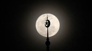 Ketika Bulan Membakar