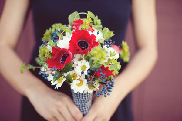 We see so many pastels and pinks these days in bouquets this red white