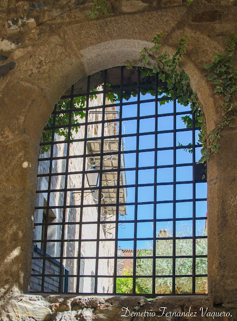 Detalle de una ventana del Palacio de Carvajal en Cáceres