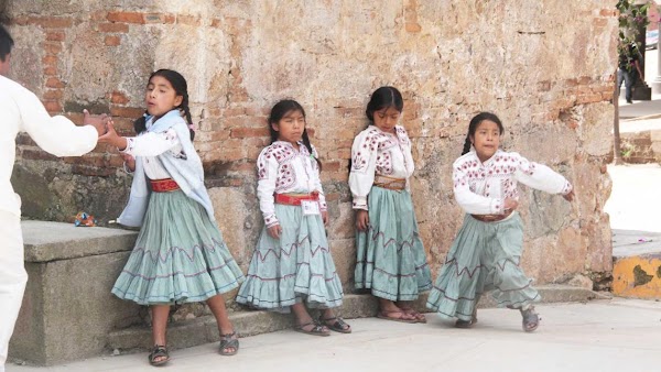 ¡HAGAMOS FAMOSO A ZERAFIN REYES! Indígena de Oaxaca gana demanda a Peña Nieto por no traducir al mixe la reforma de cultura indígena 