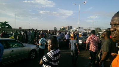 NLC strike: Hoodlums burn tyres, barricades roads to leave commuters stranded in Lagos (Photos)