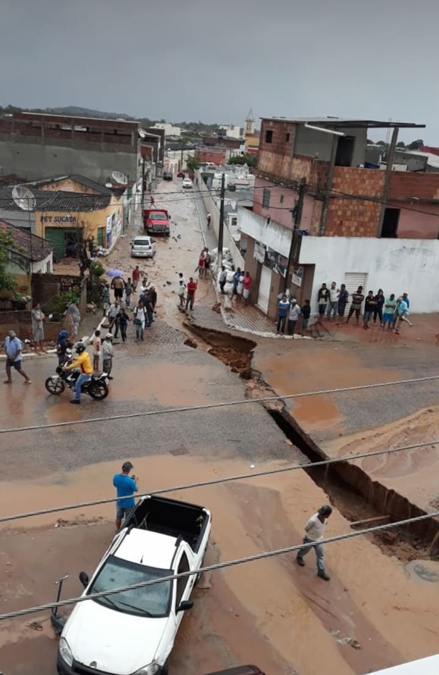 Choveu forte em alguns municípios de Pernambuco nesta segunda-feira (26)