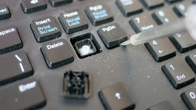 كيفية تنظيف لوحة مفاتيح الكمبيوتر أو اللاب توب