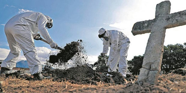 Como lidar com a dor de não enterrar seus mortos durante a pandemia