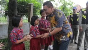 WaliKota Cirebon Bagikan Alat  Sanitasi Kepada Beberapa Sekolah Dasar