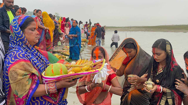 भगवान भास्कर के प्रातः कालीन अर्ध्य के साथ ही 4 दिवसीय छठ महापर्व का हुआ समापन