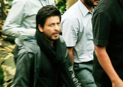 Shahrukh Khan On the sets of Yash Chopra's Nex in Kashmir