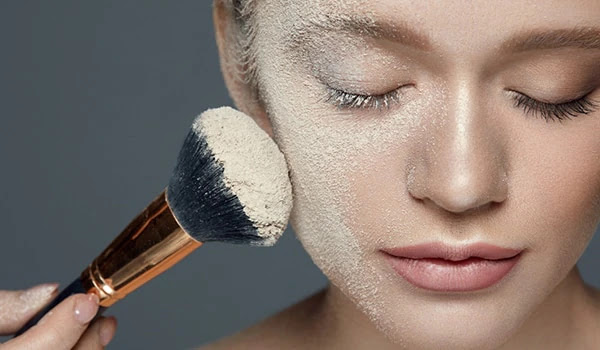 Setting Spray vs. Setting Powder: The Makeup Extenders' Face-Off