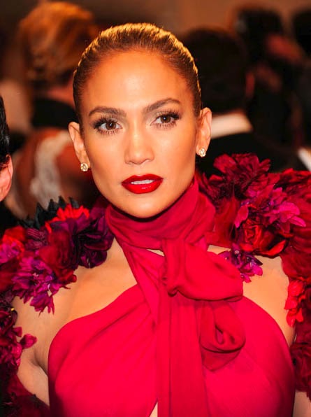 jennifer lopez hair blonde. Jennifer Lopez looks stunning