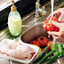 ΕΟΔΥ: Οι 10 πιο επικίνδυνες συνήθειες που εφαρμόζουμε στην κουζίνα μας