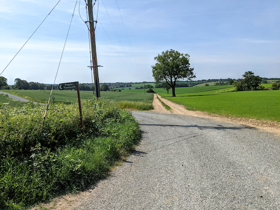 Wheathampstead bridleway 58 heading S in the direction of the trees