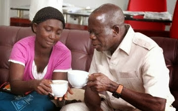 Gov. Oshiomhole Shares Coffee with “Go & Die” Widow, Gives Her ₦2 million