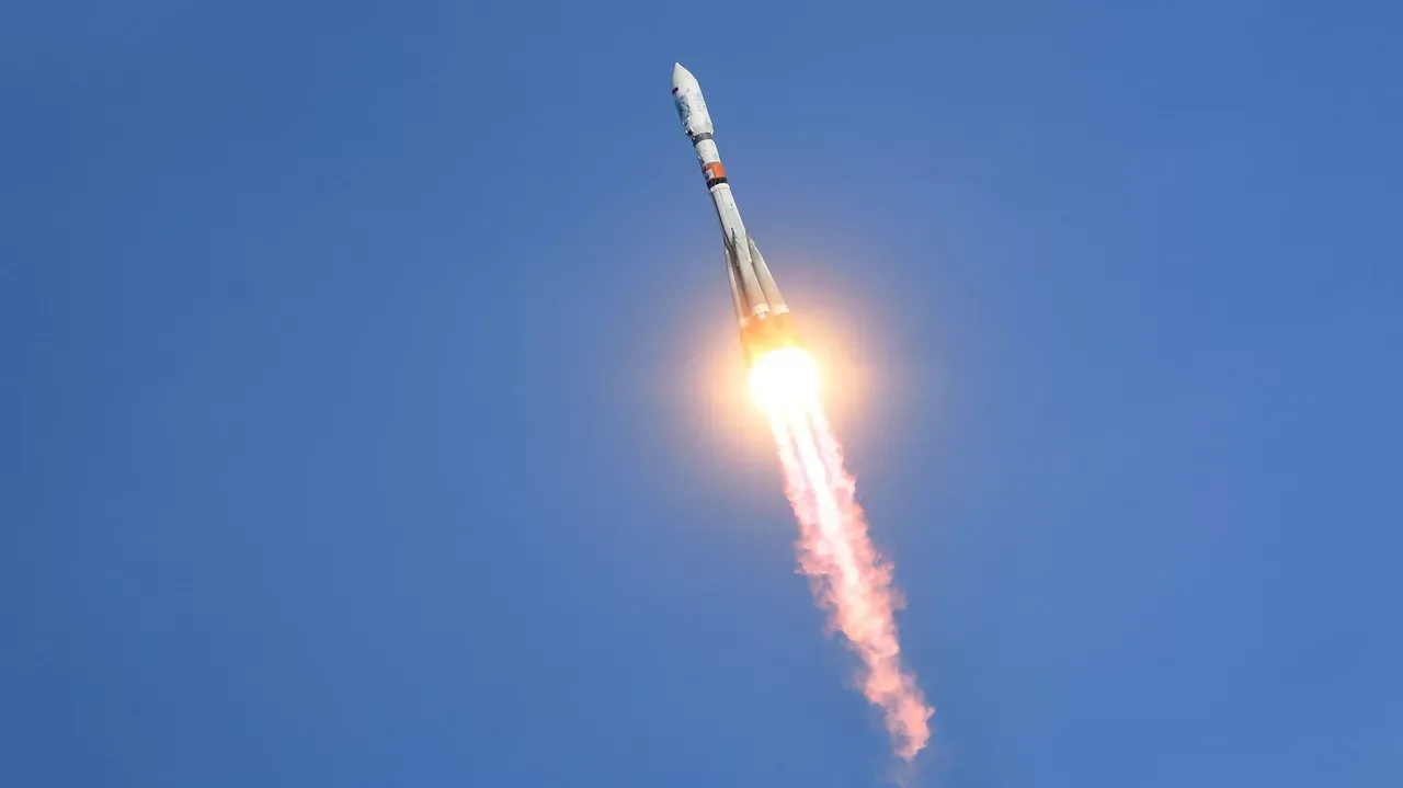 الإمارات تطلق قمرا صناعيا على سويوز -2 من فوستوشني الروسية الأسبوع المقبل