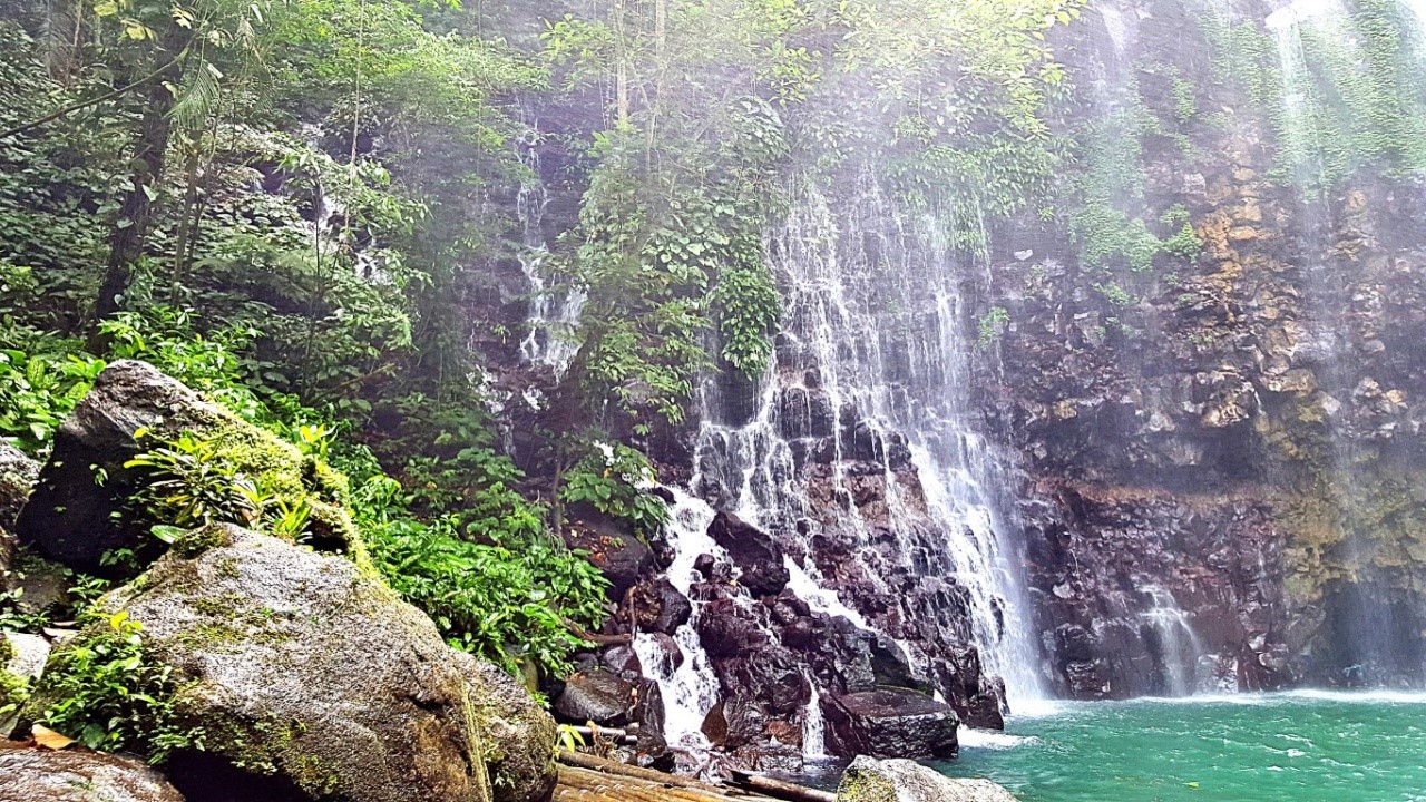 Tinago Falls left side cascades (water curtain)