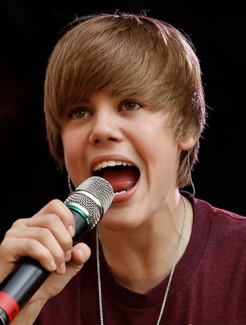 hot justin bieber pics 2011. justin bieber 2011 haircut