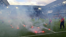 http://www.express.de/sport/fussball-em/pyro-irrsinn-wie-kroatische-fans-mit-dieser-aktion-ihrem-team-den-sieg-nahmen-24249768