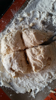 Cut dough of cream biscuits in fourths