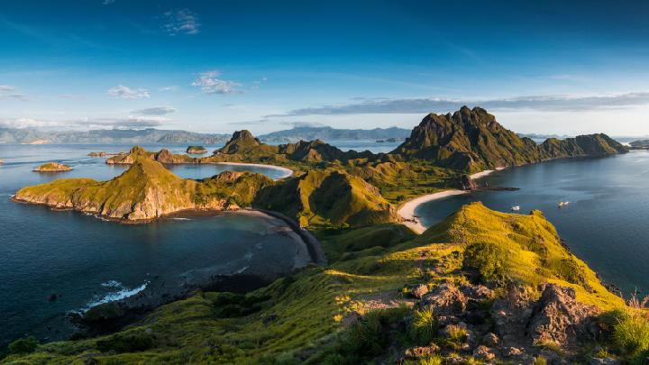 Pulau komodo menjadi salah satu destinasi wisata Nusa Tenggara Timur
