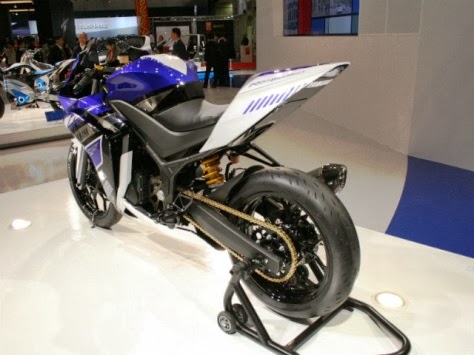 Dealer marketing sudah tahu tentang Yamaha R25 . . . 250cc . . . akhir 2014 ?