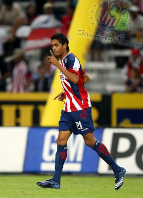 Chivas por fin gana de local