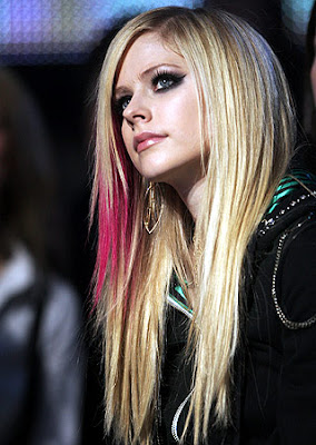 Avril Lavigne's Emo Blonde Hair Do