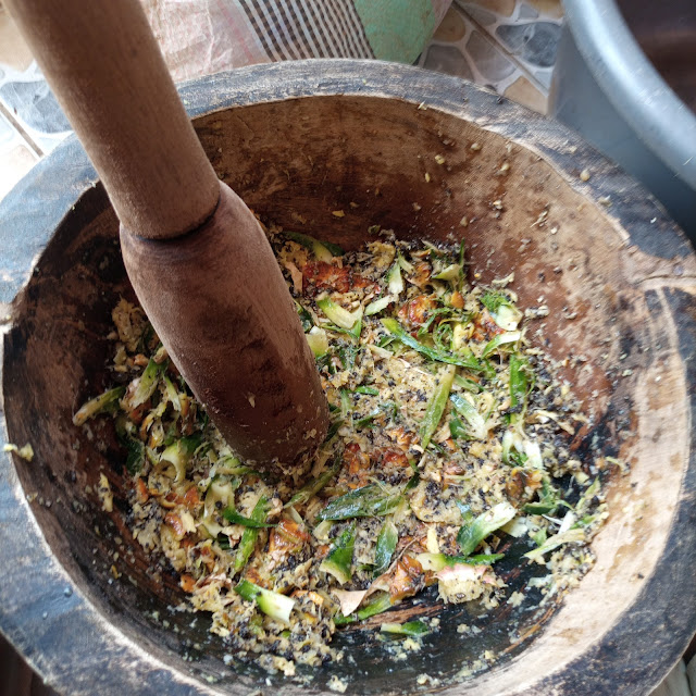 Homemade Kenkiliba herbal drink for body cleansing | Recipe Cameroon