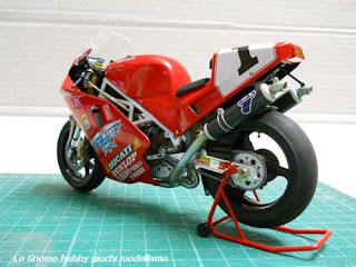 < src = "image_13.jpg" alt = "Moto Ducati 888 Tamiya 14063" / >