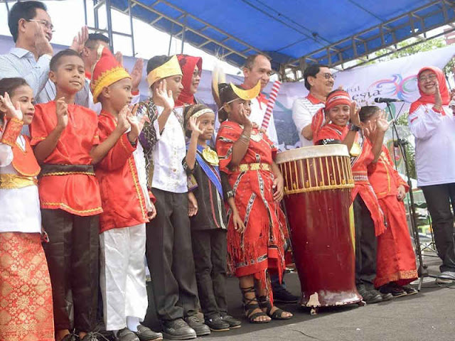 Pembukaan Festival Teluk Ambon (FTA) 2018 di Gong Perdamaian