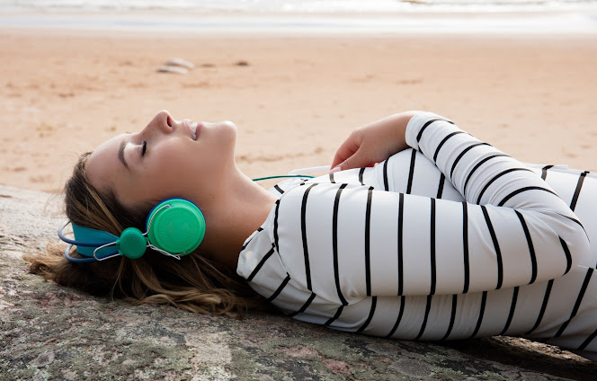 relax-girl-headphones-mood.jpg