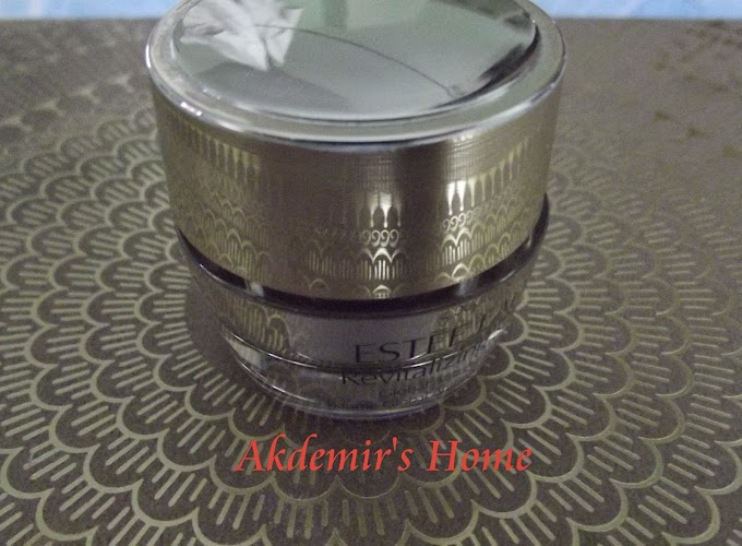 Estee Lauder: Revitalizing Supreme Global Anti-Ageing Eye Balm