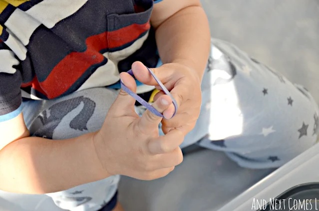 Fine motor activity for toddlers using rubber bands