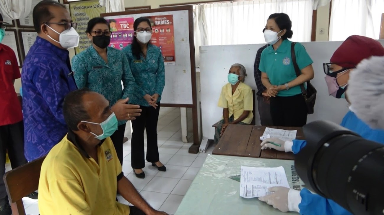   Ny. Rai Wahyuni Sanjaya Dampingi Ny. Putri Suastini Koster Pantau Vaksinasi Covid-19 bagi Penyandang Disabilitas
