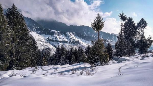 Rajgundha covered by snow